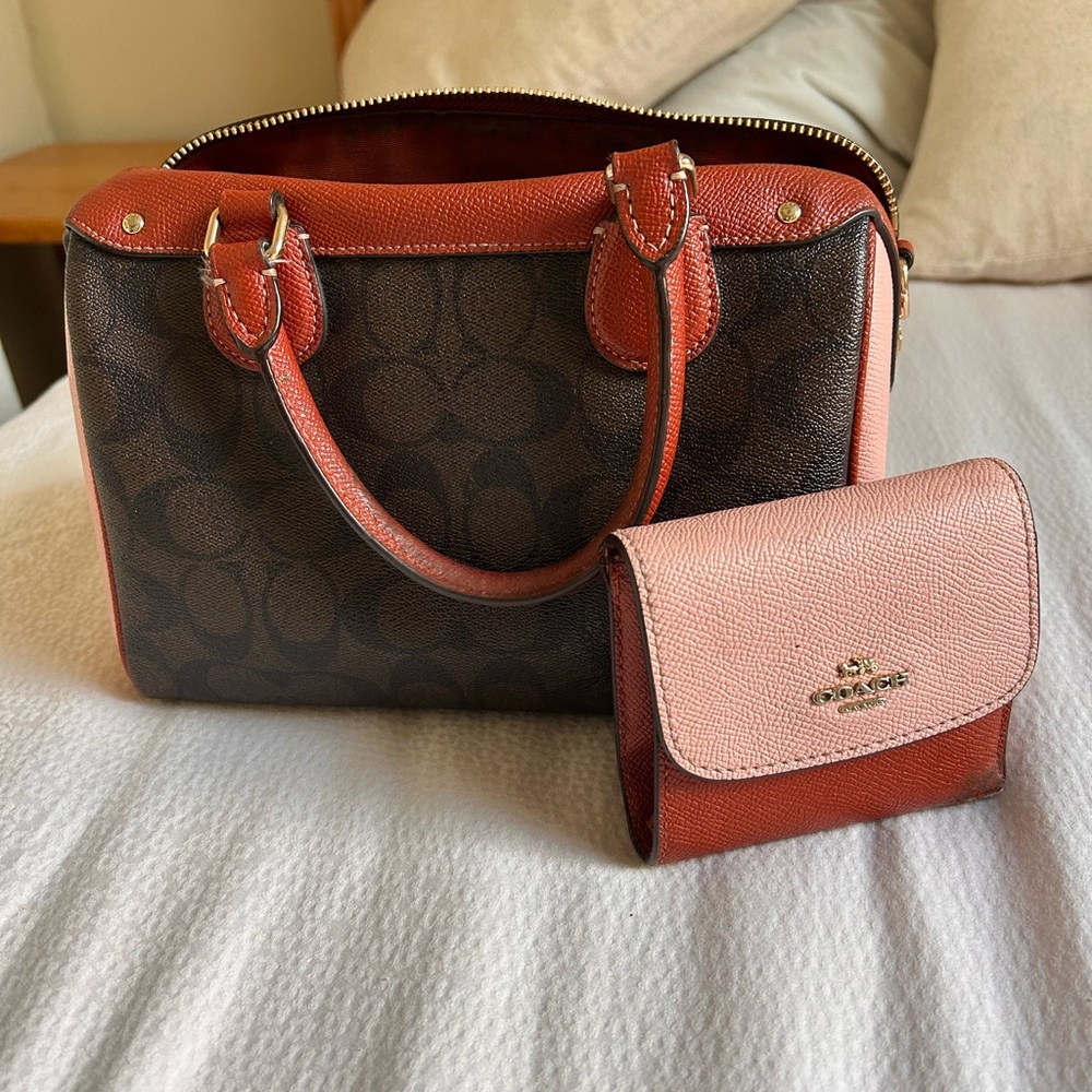 Authentic coach bag. - Picture 3 of 4